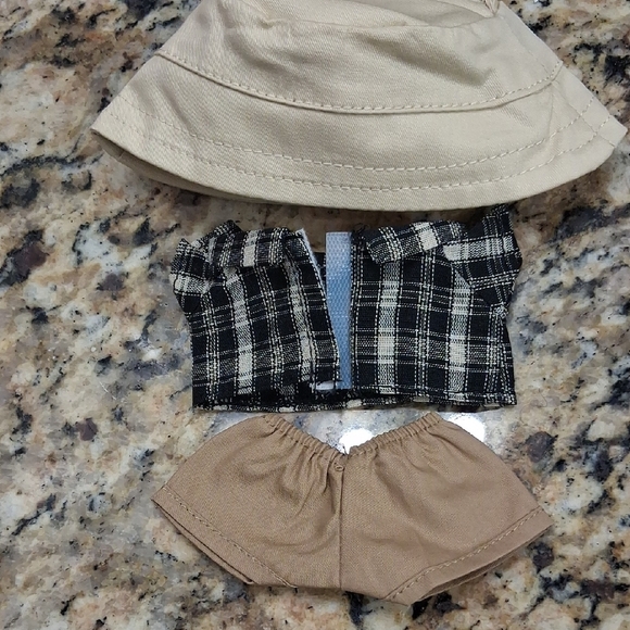 Labubu Tan Short And Shirt Set with bucket hat - Picture 4 of 5